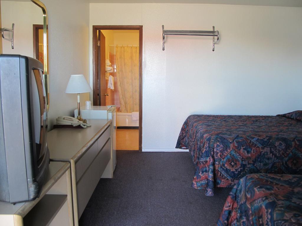 Economy Inn אונטריו חדר תמונה
